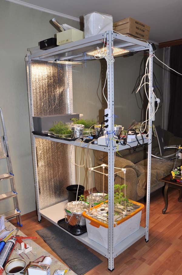 Hydroponics scalable solution: stillage 0.6 x 1.2 x 2.0 meters.